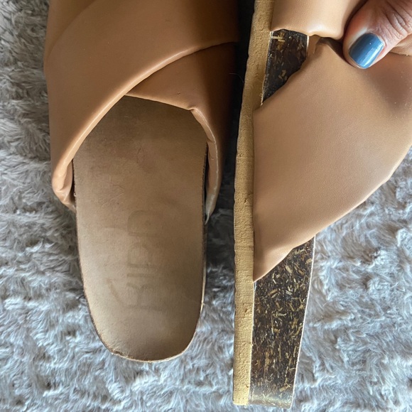 Sandals - Picture 2 of 3